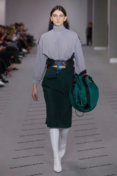 Look 15